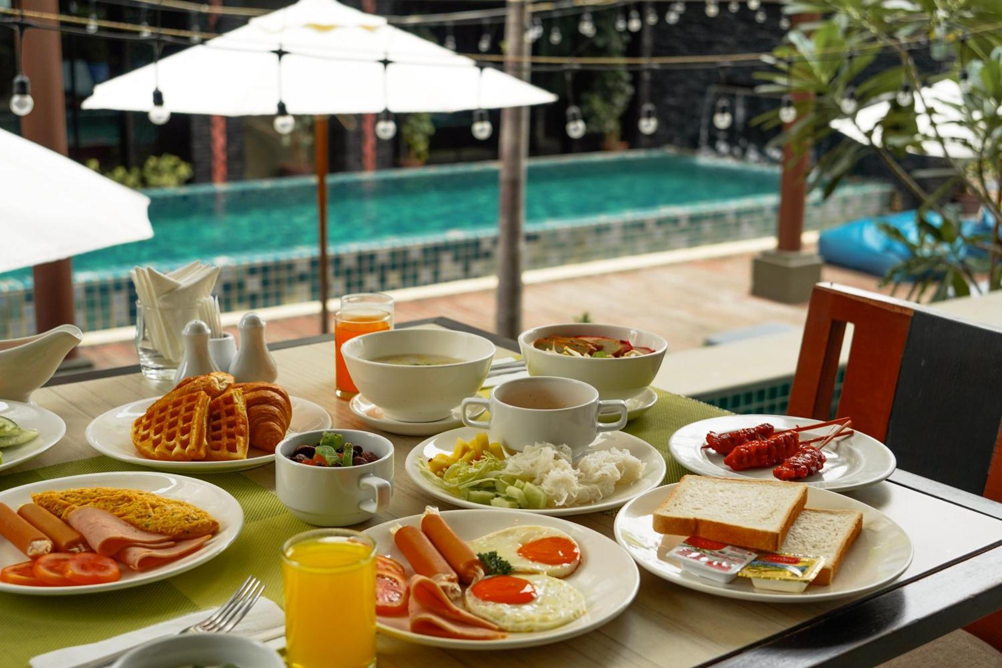 Andakira Hotel - SHA Extra Plus Patong Bagian luar foto