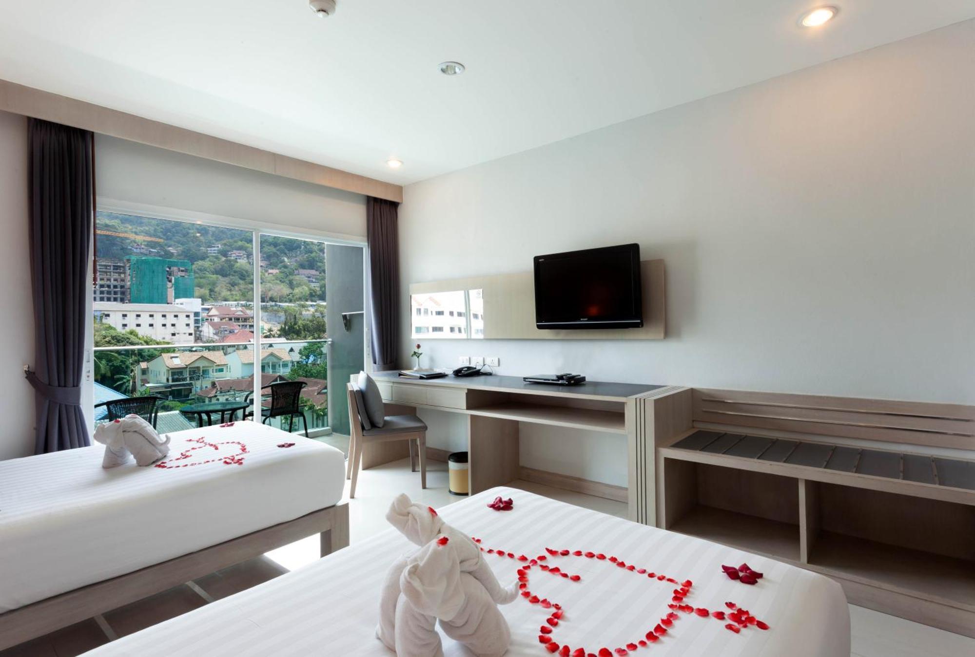 Andakira Hotel - SHA Extra Plus Patong Bagian luar foto