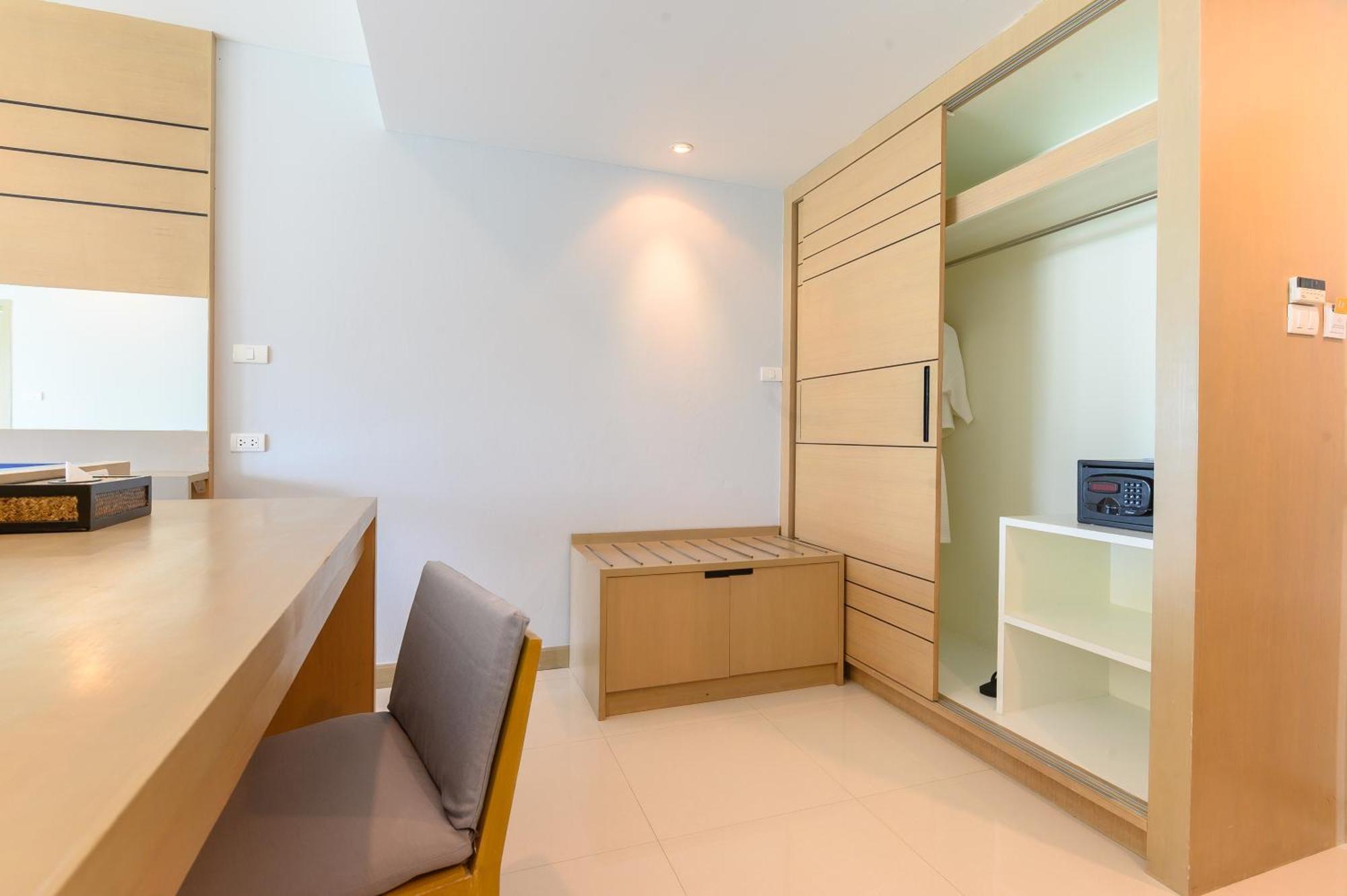 Andakira Hotel - SHA Extra Plus Patong Bagian luar foto