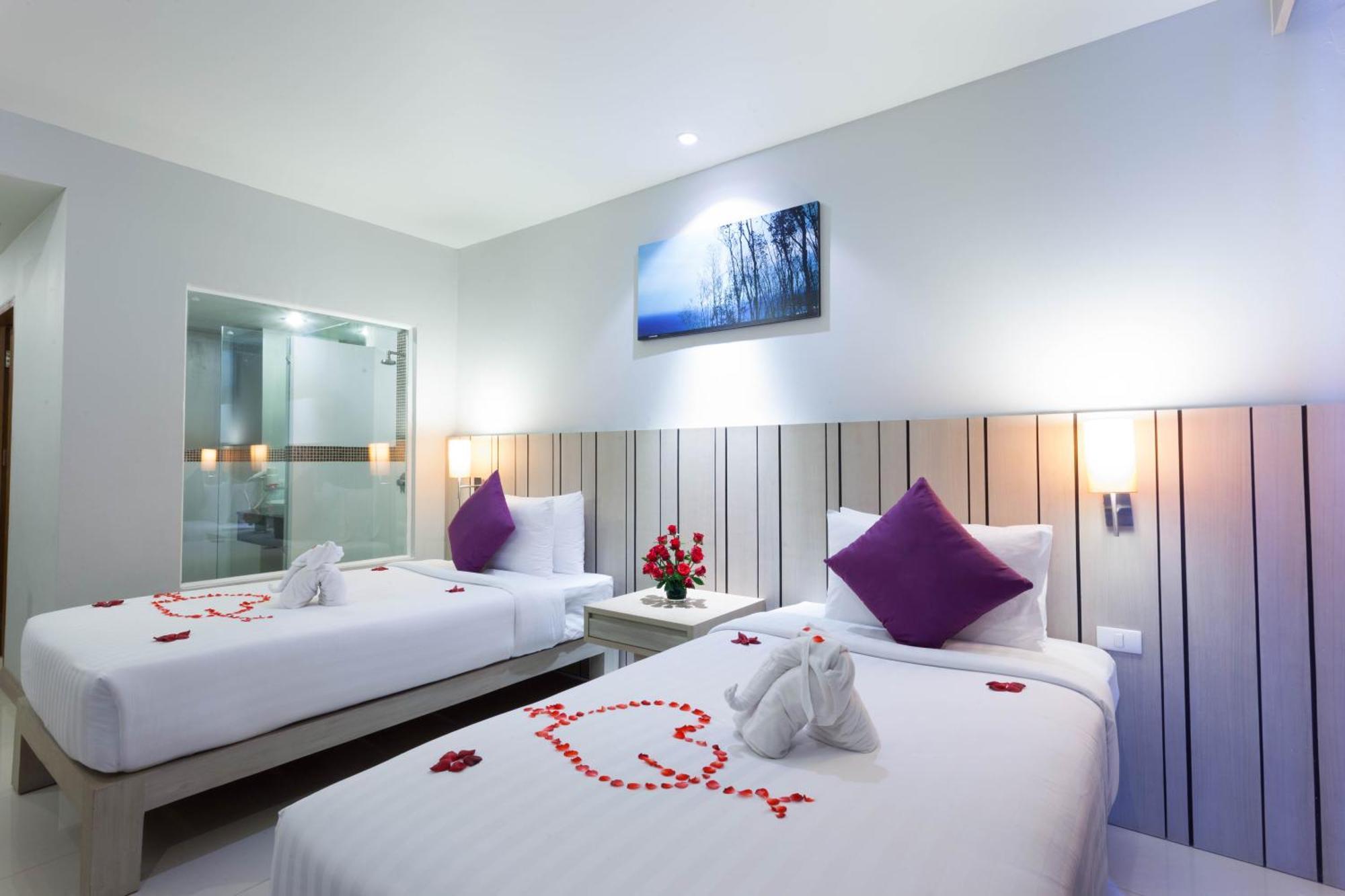 Andakira Hotel - SHA Extra Plus Patong Bagian luar foto