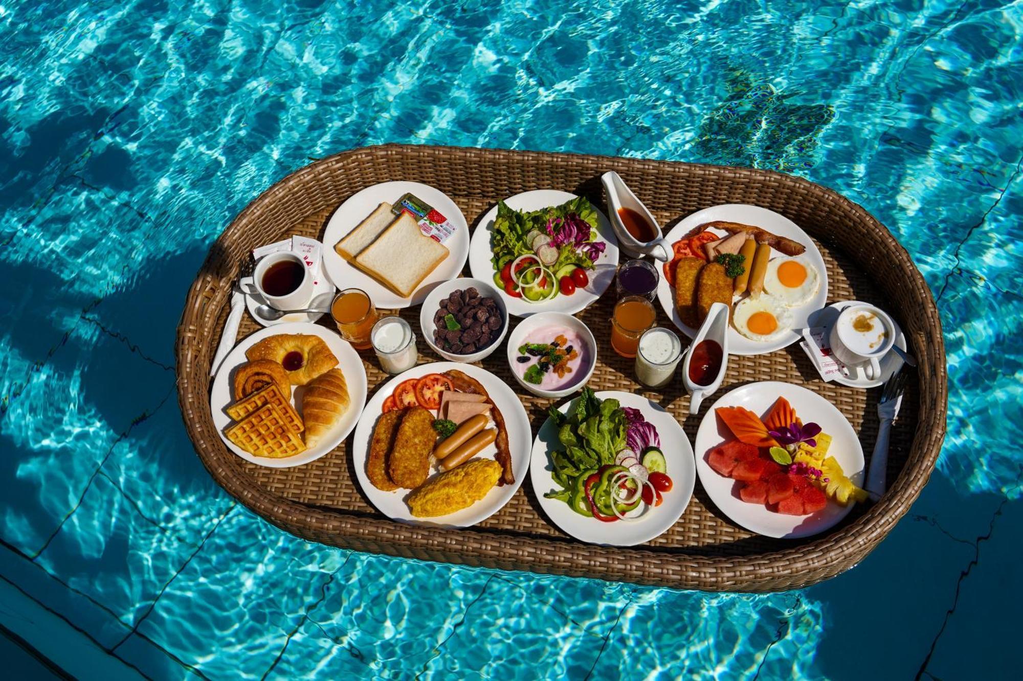 Andakira Hotel - SHA Extra Plus Patong Bagian luar foto