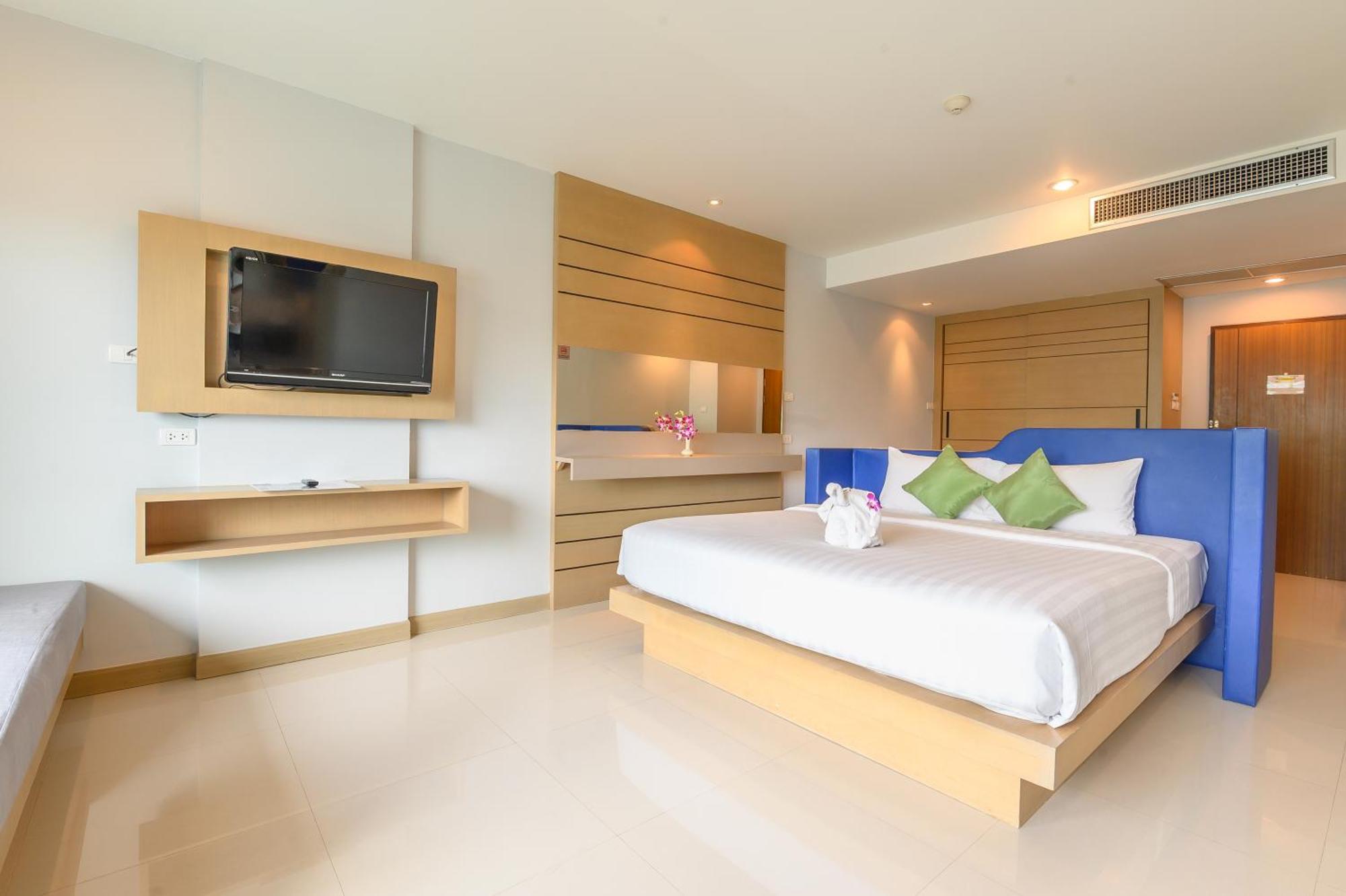 Andakira Hotel - SHA Extra Plus Patong Bagian luar foto