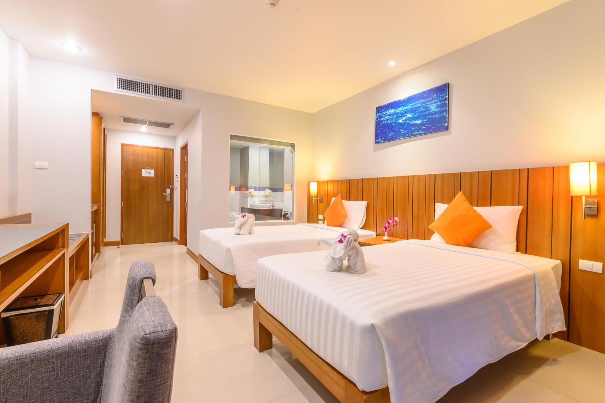 Andakira Hotel - SHA Extra Plus Patong Bagian luar foto